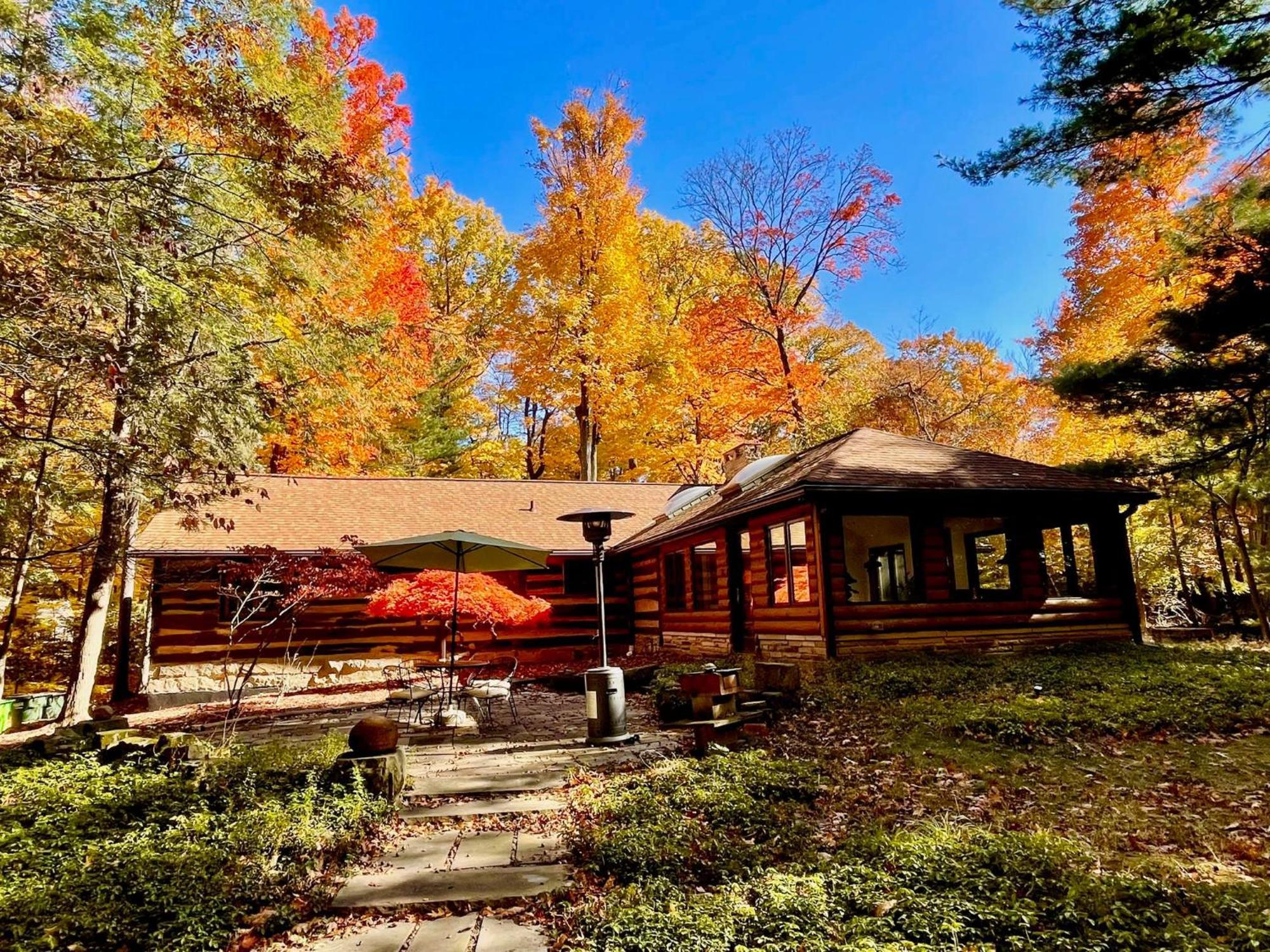 Log Cabin - Natures Oasis - Fire Pit & Gazebo Кливленд Экстерьер фото