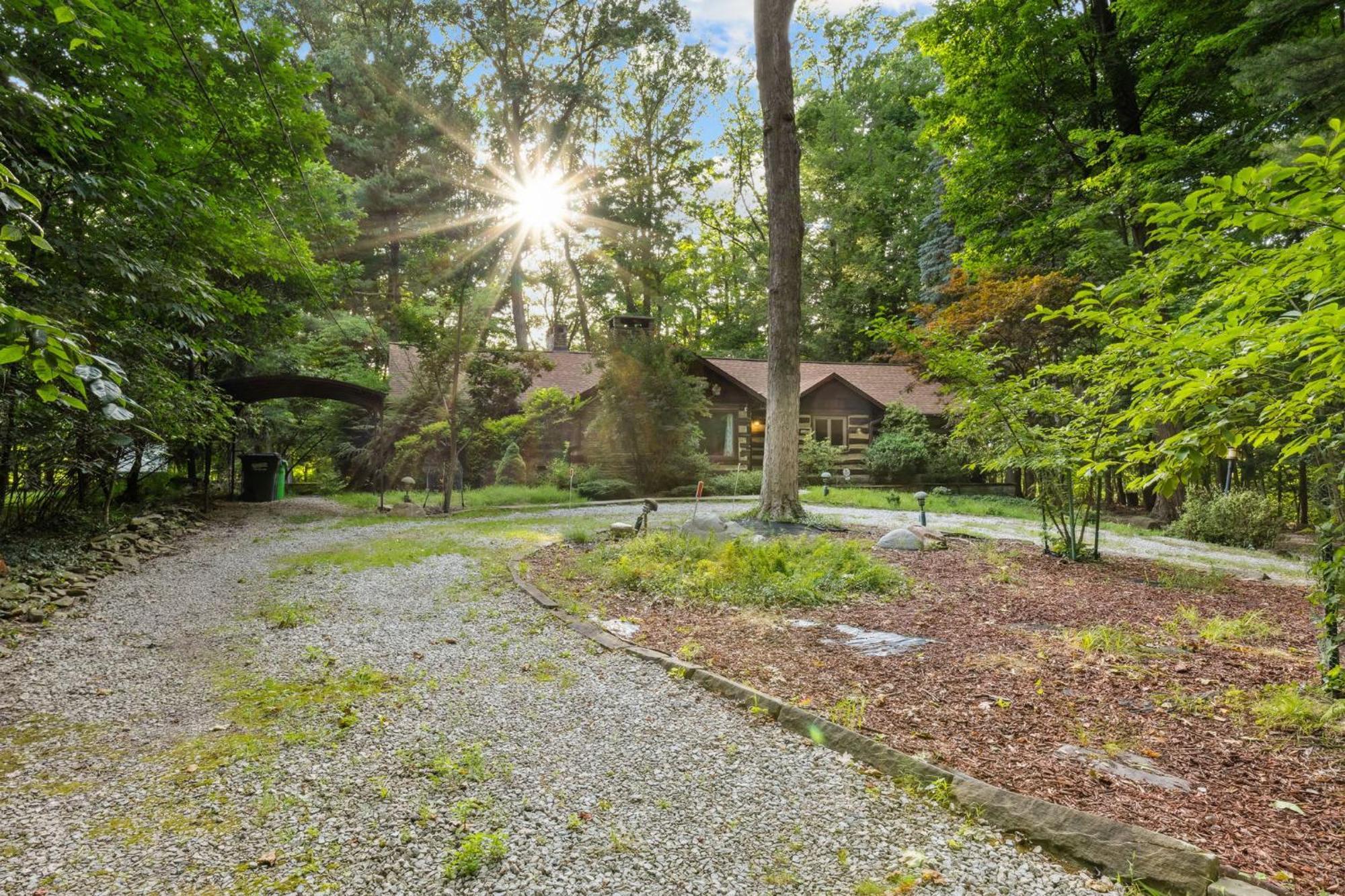 Log Cabin - Natures Oasis - Fire Pit & Gazebo Кливленд Экстерьер фото