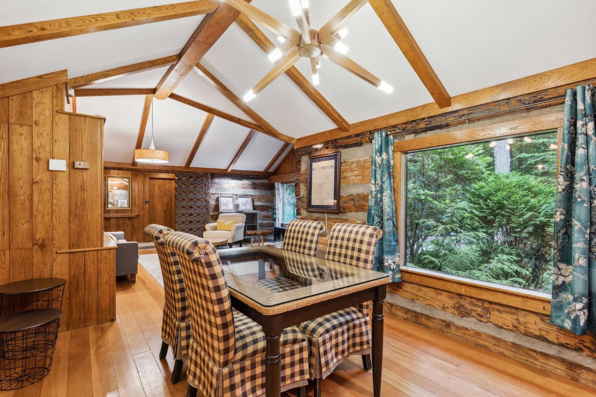 Log Cabin - Natures Oasis - Fire Pit & Gazebo Кливленд Экстерьер фото