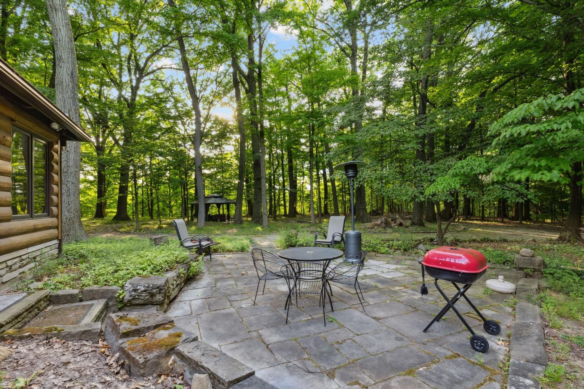 Log Cabin - Natures Oasis - Fire Pit & Gazebo Кливленд Экстерьер фото
